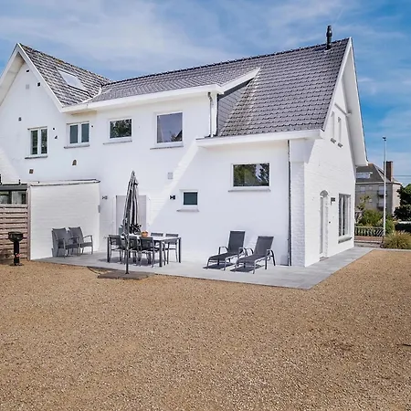 Koetje Boe Located Near The Sea In * Koksijde