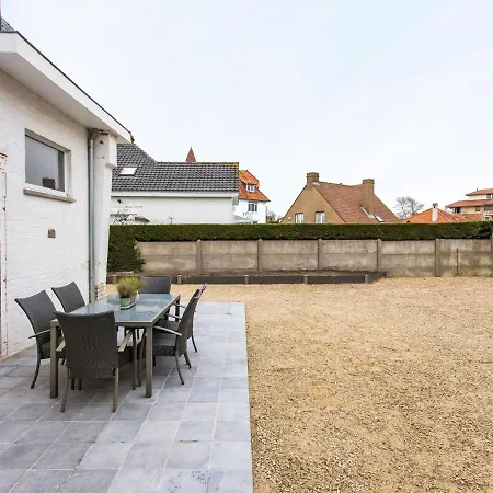 Villa Koetje Boe Located Near The Sea In *